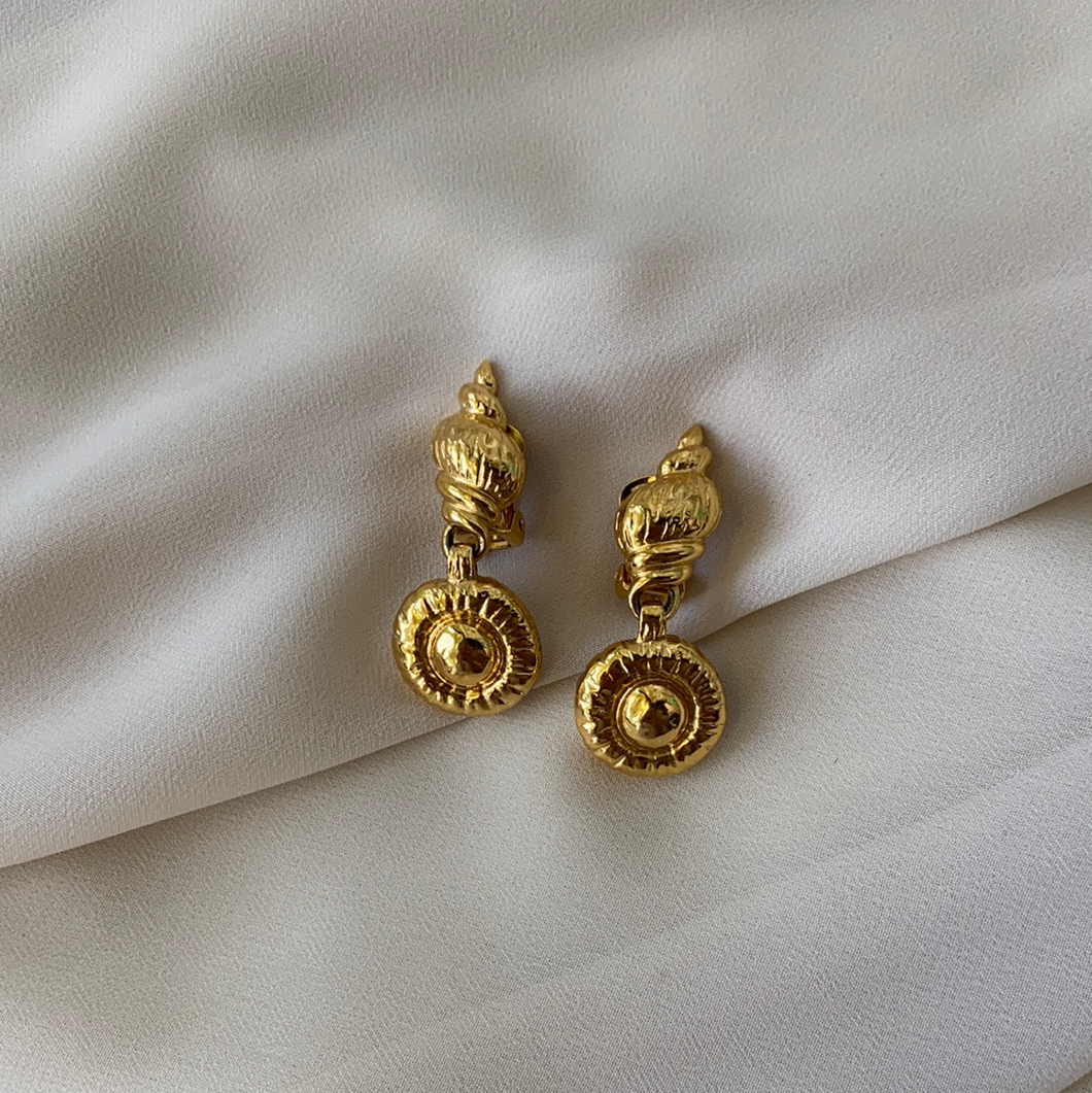 Vintage Gold Conch Clip On Earrings