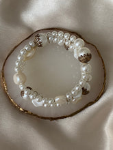 Load image into Gallery viewer, Vintage Pearl Design Clasp Bracelet
