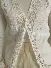 Load image into Gallery viewer, Antique Pearl Button Linen Front Vest
