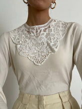 Load image into Gallery viewer, Antique Peter Pan Lace Detachable Collar
