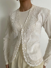 Load image into Gallery viewer, Antique Pearl Button Linen Front Vest
