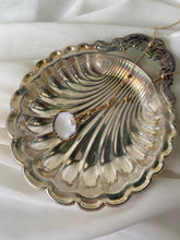 Load image into Gallery viewer, Vintage Silver Metal Shell Tray Bowl
