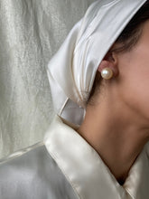 Load image into Gallery viewer, Vintage Pearl Stud Earrings
