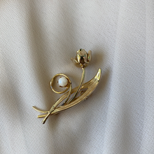 Load image into Gallery viewer, Vintage Gold Rose Pin Brooch
